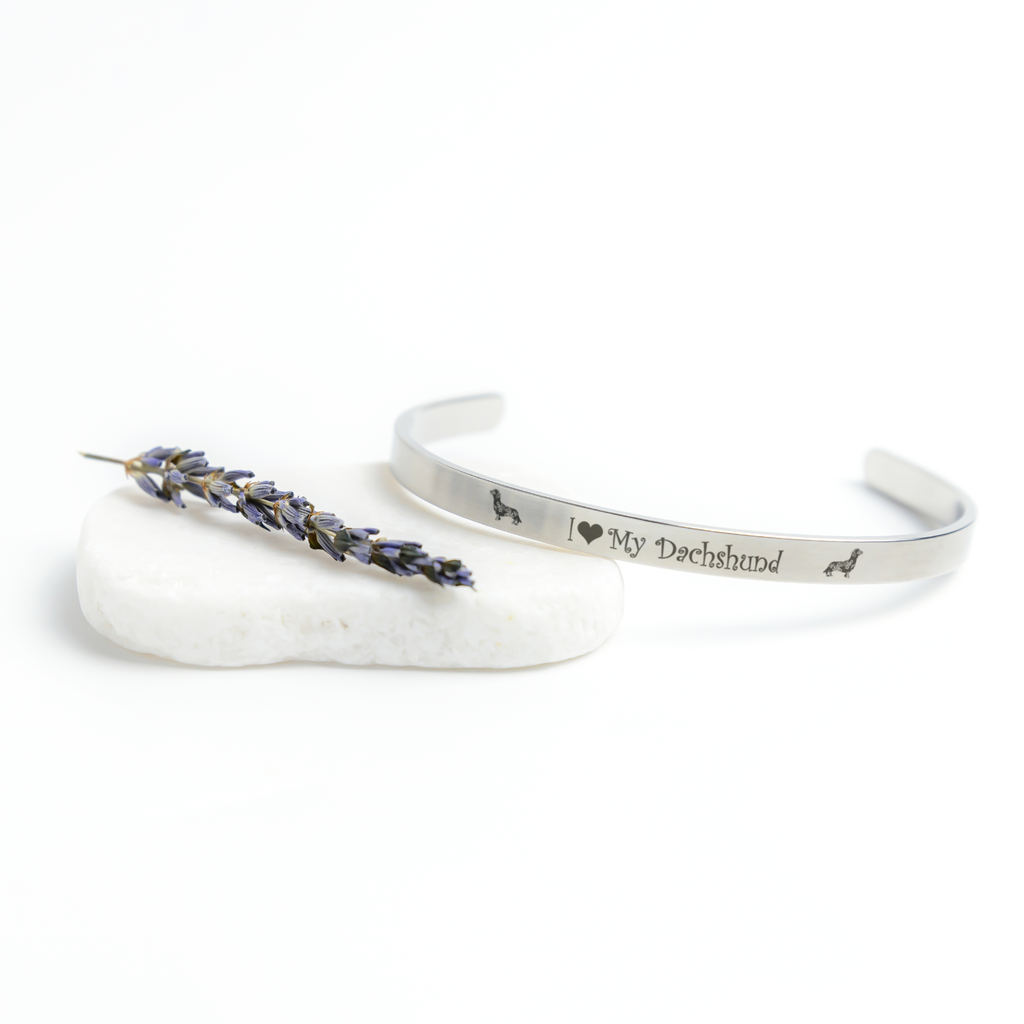 I_Love_My_Dachshund_Cuff_Bracelet_Silver_Lifestyle_03_Mockup.png_15284522