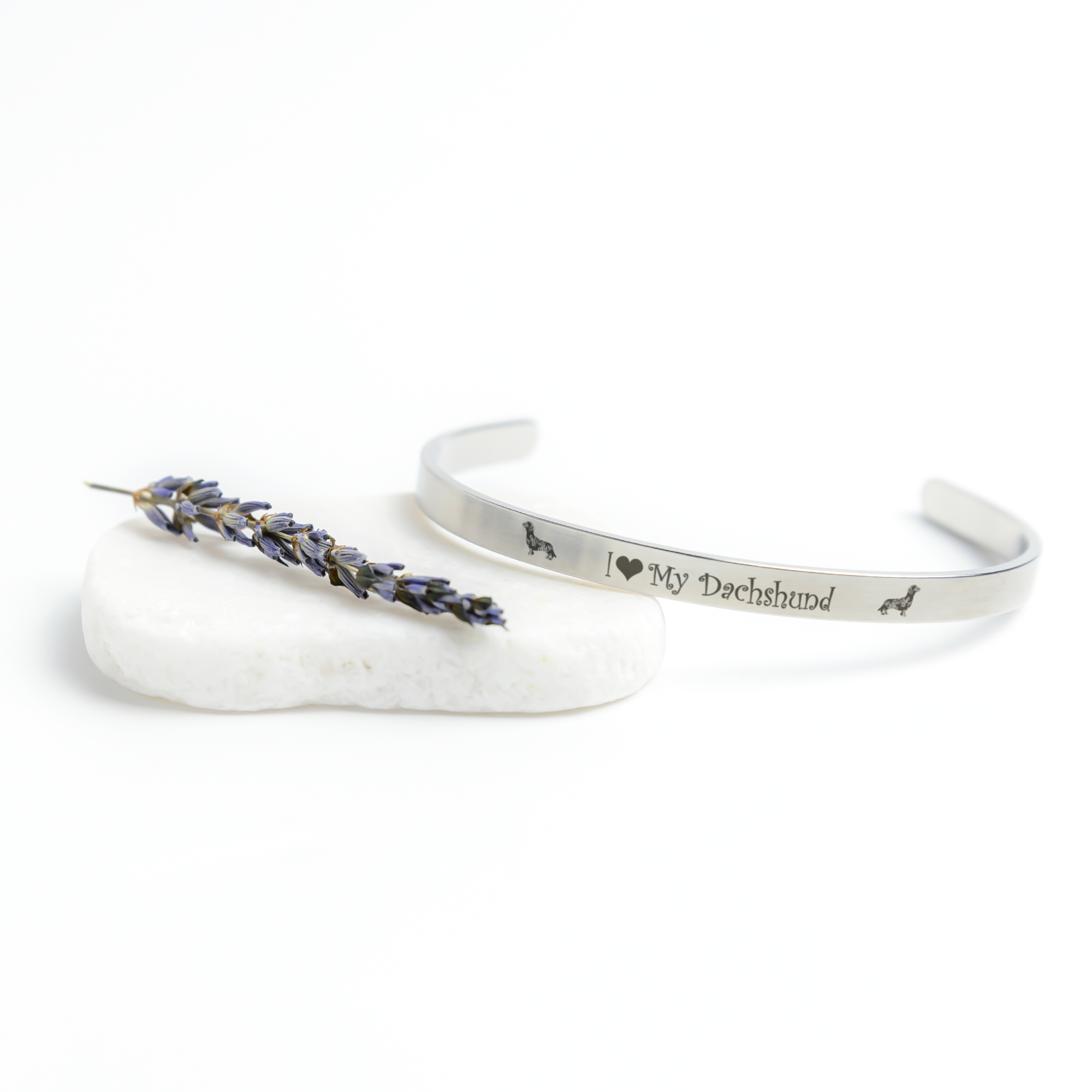 I_Love_My_Dachshund_Cuff_Bracelet_Silver_Lifestyle_03_Mockup.png_15284522
