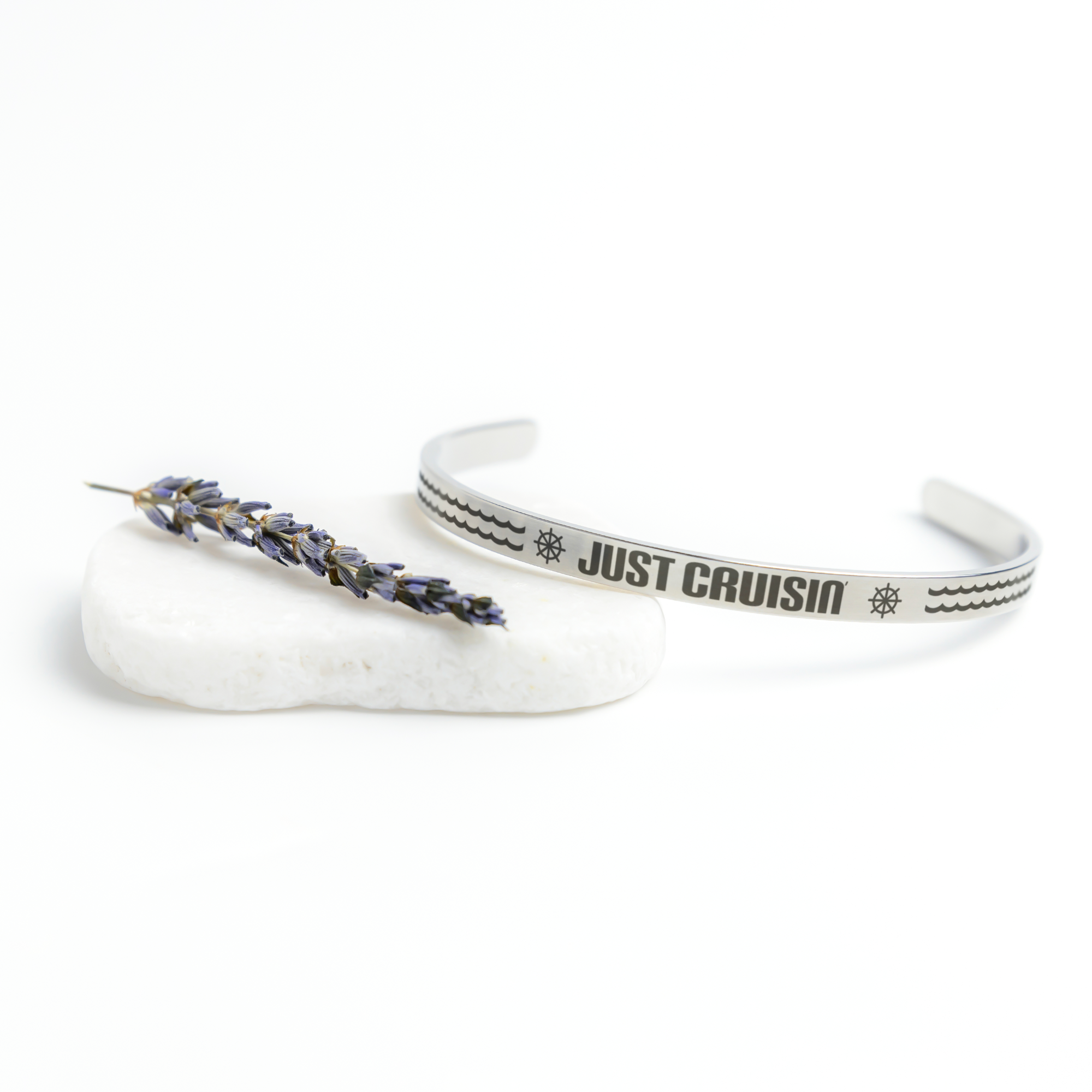 Just_Cruisin_Cuff_Bracelet_Silver_Lifestyle_03_Mockup.png_15283191