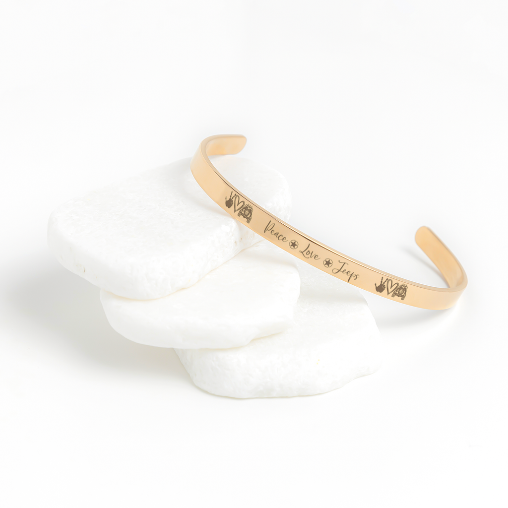 Peace_Love_Jeeps_Cuff_Bracelet_Rose_Gold_Lifestyle_02_Mockup.png_15282797