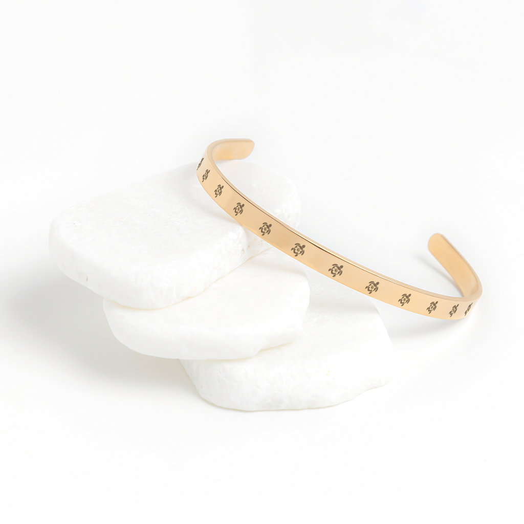 Sea_Turtle_Cuff_Bracelet_Rose_Gold_Lifestyle_02_Mockup.png_15284575