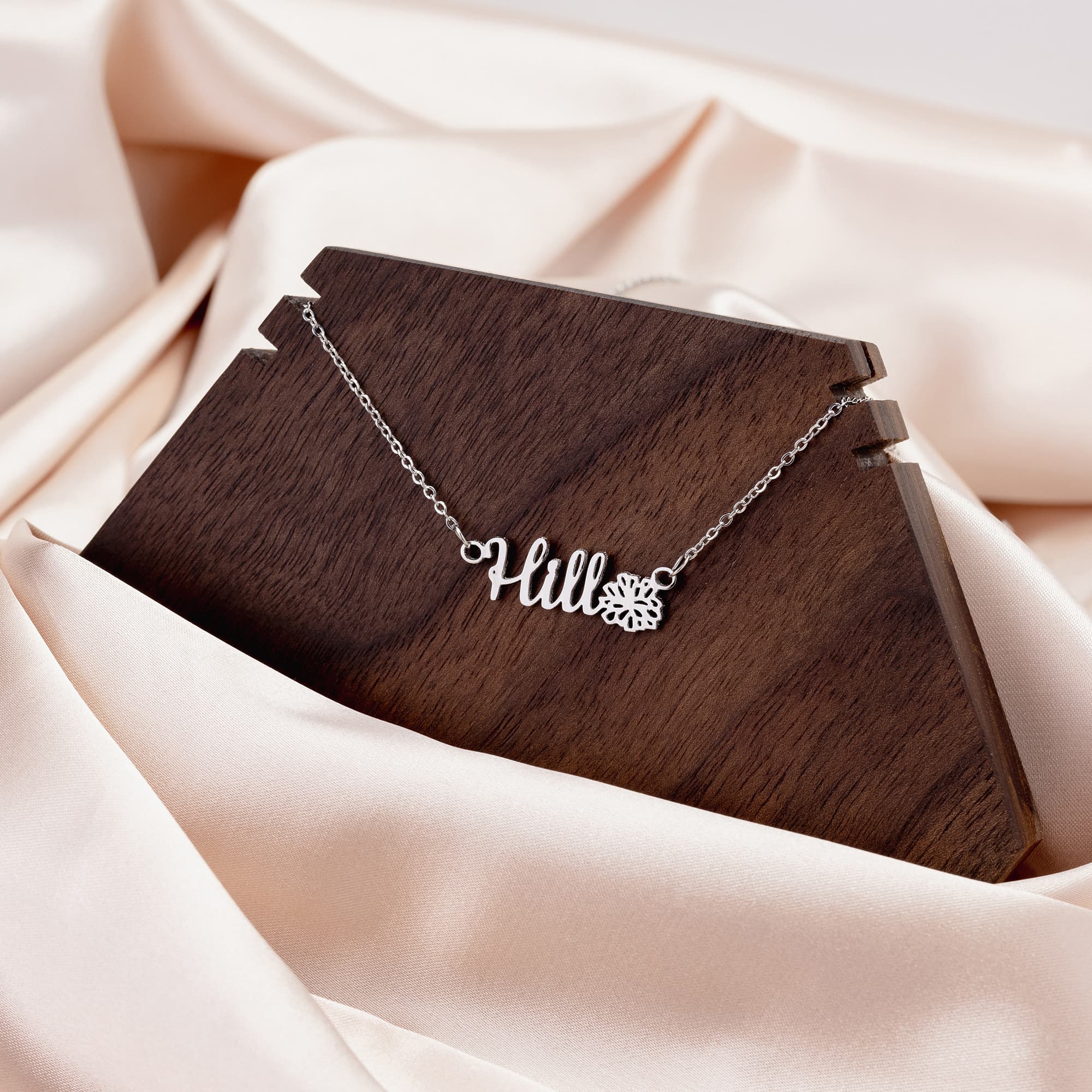 Sports_Mom_Necklace_Mockups_File.jpg_15235034