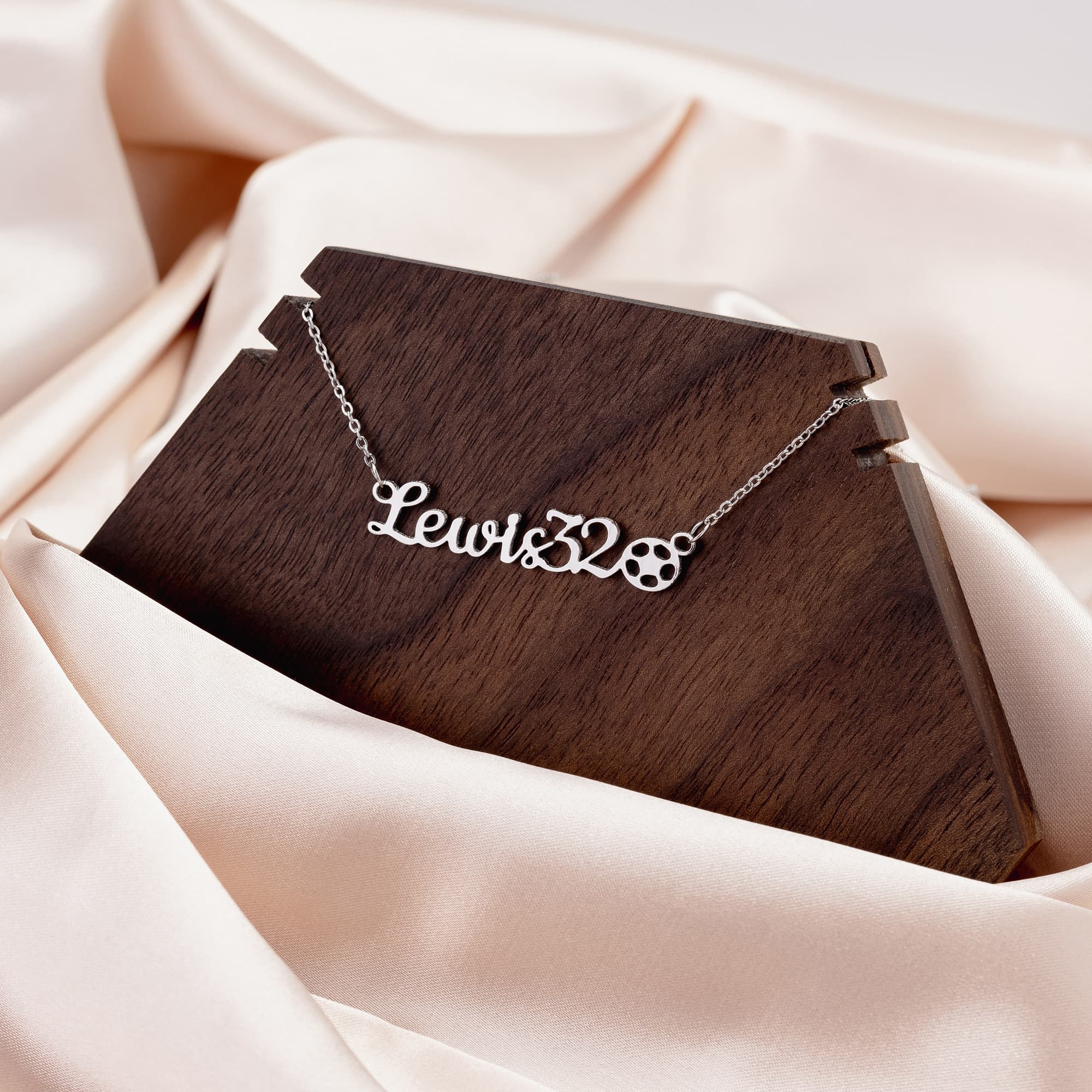 Sports_Mom_Necklace_Mockups_File.jpg_15234986