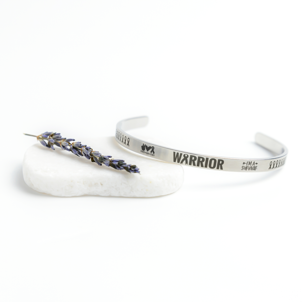 Warrior_Cuff_Bracelet_Silver_Lifestyle_03_Mockup.png_15284555