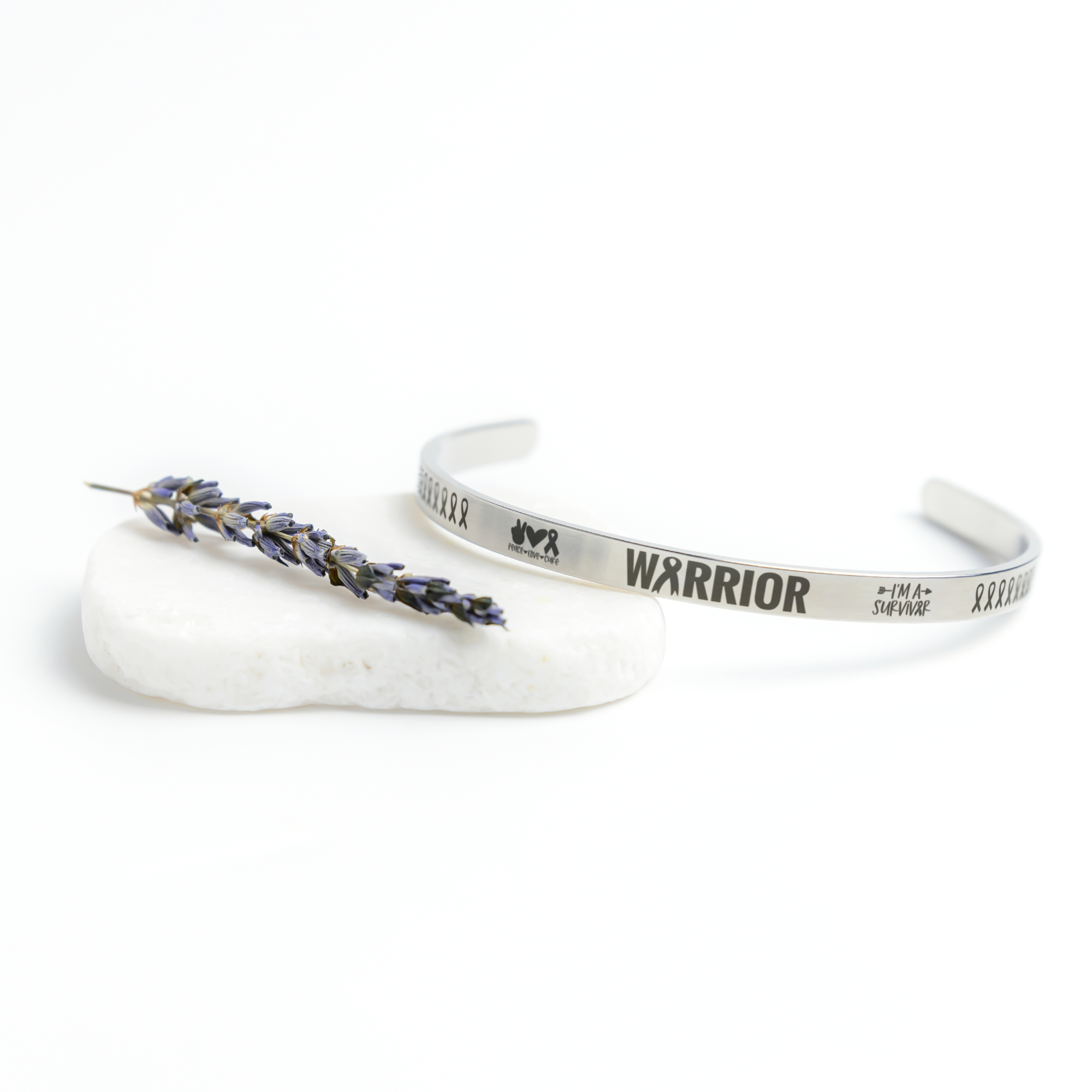 Warrior_Cuff_Bracelet_Silver_Lifestyle_03_Mockup.png_15284555